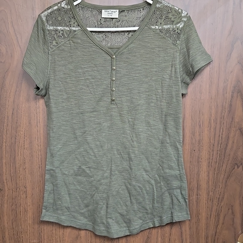 Bleu Gray Size L Olive Green Floral Lace V-Neck T-Shirt